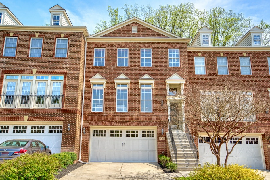 2791 Marywood Oaks Lane, Vienna, VA 22181, Presented by Carlie Ross